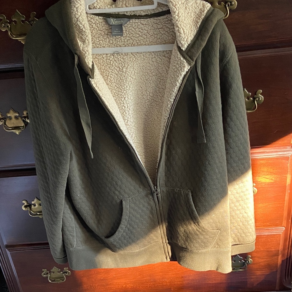 Quilted, sherpa lined, zippered jacket. Size XL.